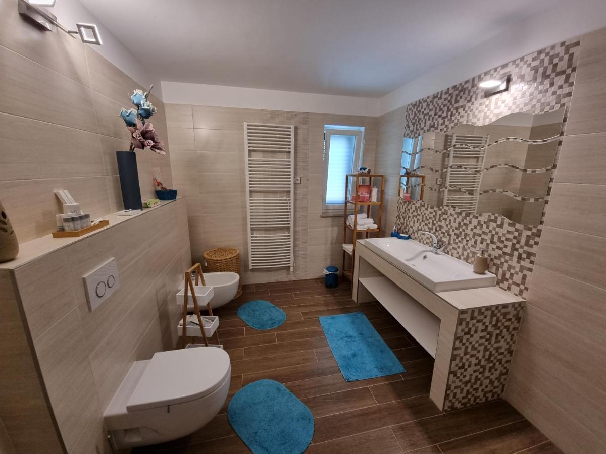 סטארי גראד Villa Relax , With Seaview And Two Pools Near Beach מראה חיצוני תמונה